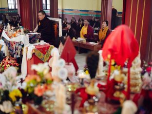 Pujas for His Eminence the 3rd Jamgon Ju Mipham Namgyal Gyatso Tshojung Gyepe Dorje, presided over by Thaye Dorje, His Holiness the 17th Gyalwa Karmapa. Photo: Tokpa Korlo.