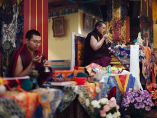 Pujas for His Eminence the 3rd Jamgon Ju Mipham Namgyal Gyatso Tshojung Gyepe Dorje, presided over by Thaye Dorje, His Holiness the 17th Gyalwa Karmapa. Photo: Tokpa Korlo.