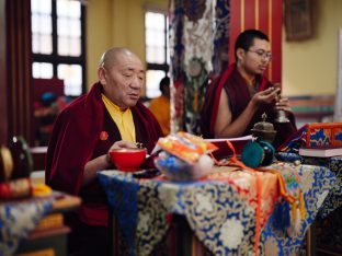 Pujas for His Eminence the 3rd Jamgon Ju Mipham Namgyal Gyatso Tshojung Gyepe Dorje, presided over by Thaye Dorje, His Holiness the 17th Gyalwa Karmapa. Photo: Tokpa Korlo.