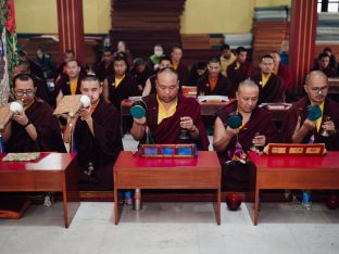 Pujas for His Eminence the 3rd Jamgon Ju Mipham Namgyal Gyatso Tshojung Gyepe Dorje, presided over by Thaye Dorje, His Holiness the 17th Gyalwa Karmapa. Photo: Tokpa Korlo.