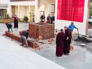 Pujas for His Eminence the 3rd Jamgon Ju Mipham Namgyal Gyatso Tshojung Gyepe Dorje, presided over by Thaye Dorje, His Holiness the 17th Gyalwa Karmapa. Photo: Tokpa Korlo.