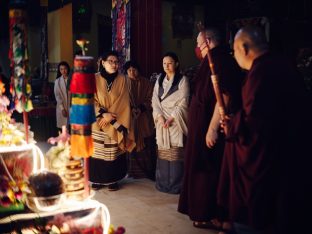 Pujas for His Eminence the 3rd Jamgon Ju Mipham Namgyal Gyatso Tshojung Gyepe Dorje, presided over by Thaye Dorje, His Holiness the 17th Gyalwa Karmapa. Photo: Tokpa Korlo.