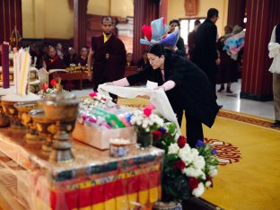 Pujas for His Eminence the 3rd Jamgon Ju Mipham Namgyal Gyatso Tshojung Gyepe Dorje, presided over by Thaye Dorje, His Holiness the 17th Gyalwa Karmapa. Photo: Tokpa Korlo.