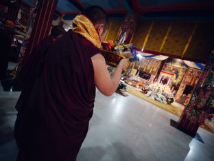 Pujas for His Eminence the 3rd Jamgon Ju Mipham Namgyal Gyatso Tshojung Gyepe Dorje, presided over by Thaye Dorje, His Holiness the 17th Gyalwa Karmapa. Photo: Tokpa Korlo.