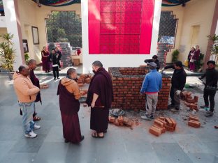 Pujas for His Eminence the 3rd Jamgon Ju Mipham Namgyal Gyatso Tshojung Gyepe Dorje, presided over by Thaye Dorje, His Holiness the 17th Gyalwa Karmapa. Photo: Tokpa Korlo.