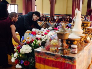 Pujas for His Eminence the 3rd Jamgon Ju Mipham Namgyal Gyatso Tshojung Gyepe Dorje, presided over by Thaye Dorje, His Holiness the 17th Gyalwa Karmapa. Photo: Tokpa Korlo.