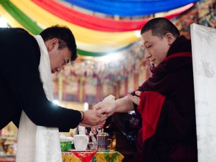 Pujas for His Eminence the 3rd Jamgon Ju Mipham Namgyal Gyatso Tshojung Gyepe Dorje, presided over by Thaye Dorje, His Holiness the 17th Gyalwa Karmapa. Photo: Tokpa Korlo.