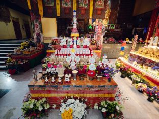 Pujas for His Eminence the 3rd Jamgon Ju Mipham Namgyal Gyatso Tshojung Gyepe Dorje, presided over by Thaye Dorje, His Holiness the 17th Gyalwa Karmapa. Photo: Tokpa Korlo.