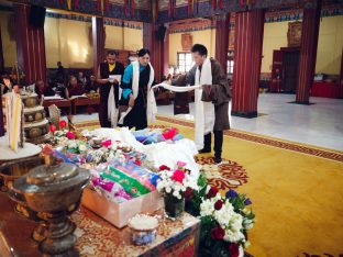 Pujas for His Eminence the 3rd Jamgon Ju Mipham Namgyal Gyatso Tshojung Gyepe Dorje, presided over by Thaye Dorje, His Holiness the 17th Gyalwa Karmapa. Photo: Tokpa Korlo.