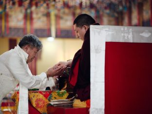 Pujas for His Eminence the 3rd Jamgon Ju Mipham Namgyal Gyatso Tshojung Gyepe Dorje, presided over by Thaye Dorje, His Holiness the 17th Gyalwa Karmapa. Photo: Tokpa Korlo.