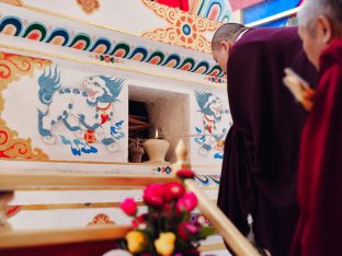 The cremation ceremony for His Eminence Mipham Namgyal Gyatso Tshojung Gyepe Dorje took place at the Karmapa International Buddhist Institute, Feb 2026. Photo: Tokpa Korlo.