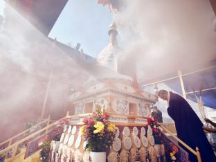 The cremation ceremony for His Eminence Mipham Namgyal Gyatso Tshojung Gyepe Dorje took place at the Karmapa International Buddhist Institute, Feb 2026. Photo: Tokpa Korlo.