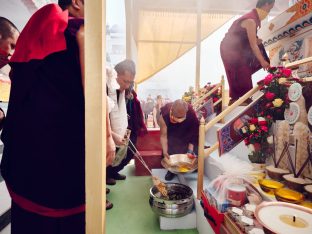 The cremation ceremony for His Eminence Mipham Namgyal Gyatso Tshojung Gyepe Dorje took place at the Karmapa International Buddhist Institute, Feb 2026. Photo: Tokpa Korlo.