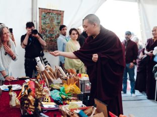 Thaye Dorje, His Holiness the 17th Gyalwa Karmapa, visits the Europe Centre to pay his respects to the late Lama Ole Nydahl.