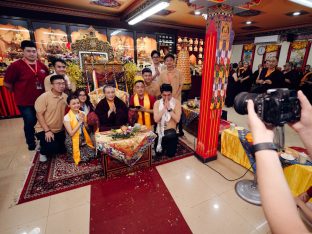 Thaye Dorje, His Holiness the 17th Gyalwa Karmapa, visits Karma Norbuling Buddhist Centre, Bukit Mertajam, Malaysia. Photo: Tokpa Korlo.