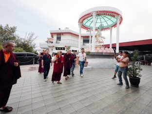 Thaye Dorje, His Holiness the 17th Gyalwa Karmapa, visits Karma Norbuling Buddhist Centre, Bukit Mertajam, Malaysia. Photo: Tokpa Korlo.
