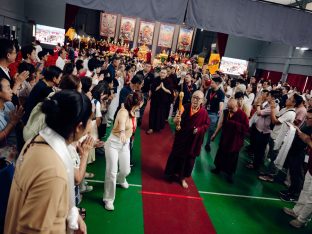 Thaye Dorje, His Holiness the 17th Gyalwa Karmapa, visits Karma Norbuling Buddhist Centre, Bukit Mertajam, Malaysia. Photo: Tokpa Korlo.