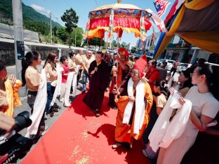 Thaye Dorje, His Holiness the 17th Gyalwa Karmapa, visits Karma Parchin Ling Buddhist Centre, Penang, Malaysia. Photo: Tokpa Korlo.