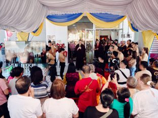 Thaye Dorje, His Holiness the 17th Gyalwa Karmapa, visits Karma Parchin Ling Buddhist Centre, Penang, Malaysia. Photo: Tokpa Korlo.