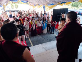 Thaye Dorje, His Holiness the 17th Gyalwa Karmapa, visits Karma Parchin Ling Buddhist Centre, Penang, Malaysia. Photo: Tokpa Korlo.