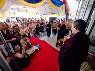 Thaye Dorje, His Holiness the 17th Gyalwa Karmapa, visits Karma Parchin Ling Buddhist Centre, Penang, Malaysia. Photo: Tokpa Korlo.