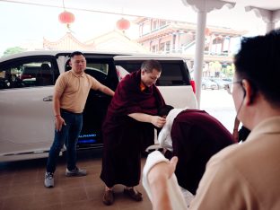 Thaye Dorje, His Holiness the 17th Gyalwa Karmapa, visits Karma Parchin Ling Buddhist Centre, Penang, Malaysia. Photo: Tokpa Korlo.
