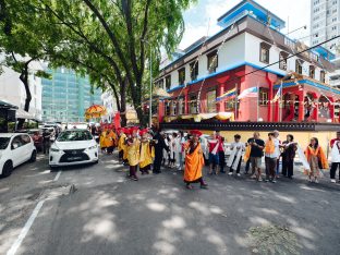 Thaye Dorje, His Holiness the 17th Gyalwa Karmapa, visits KKDSKL as part of the centre’s 50th anniversary celebrations.