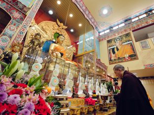 Thaye Dorje, His Holiness the 17th Gyalwa Karmapa, visits KKDSKL as part of the centre’s 50th anniversary celebrations.
