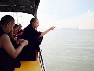 Thaye Dorje, His Holiness the 17th Gyalwa Karmapa, visits KKDSKL as part of the centre’s 50th anniversary celebrations.