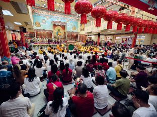 Thaye Dorje, His Holiness the 17th Gyalwa Karmapa, visits KKDSKL as part of the centre’s 50th anniversary celebrations.