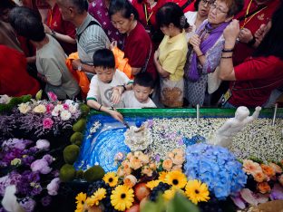 Thaye Dorje, His Holiness the 17th Gyalwa Karmapa, visits KKDSKL as part of the centre’s 50th anniversary celebrations.