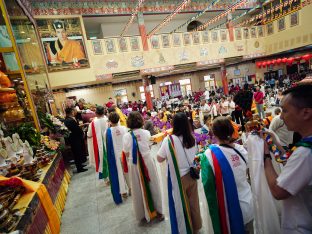 Thaye Dorje, His Holiness the 17th Gyalwa Karmapa, visits KKDSKL as part of the centre’s 50th anniversary celebrations.