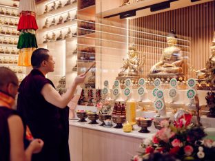 Thaye Dorje, His Holiness the 17th Gyalwa Karmapa, visits Sungai Petani, Malaysia. Photo: Tokpa Korlo.