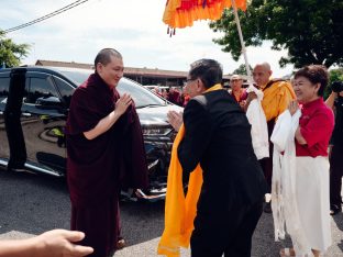 Thaye Dorje, His Holiness the 17th Gyalwa Karmapa, visits Sungai Petani, Malaysia. Photo: Tokpa Korlo.