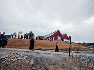Thaye Dorje, His Holiness the 17th Gyalwa Karmapa, visits Karma Kunga Padkar Ling, Czech Republic, 2026. Photo: Tokpa Korlo.