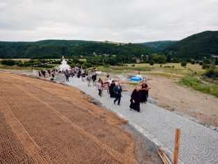 Thaye Dorje, His Holiness the 17th Gyalwa Karmapa, visits Karma Kunga Padkar Ling, Czech Republic, 2026. Photo: Tokpa Korlo.