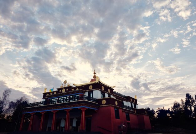 Thaye Dorje, His Holiness the 17th Gyalwa Karmapa, visits the Dhagpo Kundrol Ling monastery in France. Photo: Tokpa Korlo.