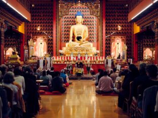 Thaye Dorje, His Holiness the 17th Gyalwa Karmapa, visits the Dhagpo Kundrol Ling monastery in France. Photo: Tokpa Korlo.