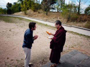 Thaye Dorje, His Holiness the 17th Gyalwa Karmapa, visits the Dhagpo Kundrol Ling monastery in France. Photo: Tokpa Korlo.