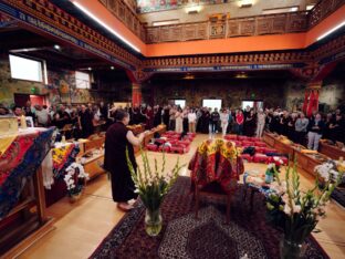 Thaye Dorje, His Holiness the 17th Gyalwa Karmapa, visits the Dhagpo Kundrol Ling monastery in France. Photo: Tokpa Korlo.