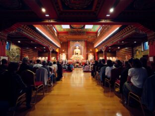Thaye Dorje, His Holiness the 17th Gyalwa Karmapa, visits the Dhagpo Kundrol Ling monastery in France. Photo: Tokpa Korlo.