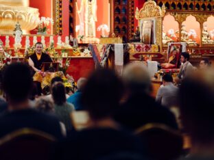 Thaye Dorje, His Holiness the 17th Gyalwa Karmapa, visits the Dhagpo Kundrol Ling monastery in France. Photo: Tokpa Korlo.