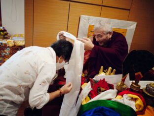 Thaye Dorje, His Holiness the 17th Gyalwa Karmapa, receives empowerments from His Eminence Luding Khen Rinpoche in Singapore, October 2026