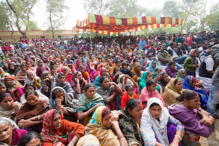 Hundreds of villagers come to see Thaye Dorje, His Holiness the 17th Gyalwa Karmapa, visiting the Bodhi Tree school