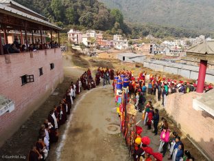 Students line the streets in anticipation of Karmapa's arrival