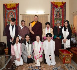 In Bodh Gaya, Sangyumla’s family from Bhutan come to the Karma Temple and visit Jamgon Kongtrul Rinpoche and Beru Kyentse Rinpoche.