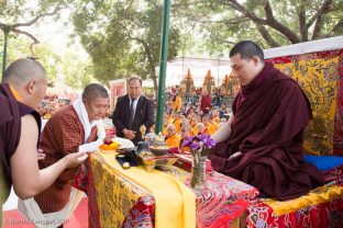 Yab Chencho, father of Sangyumla, pays his respects to Karmapa at the Kagyu Monlam in Bodh Gaya