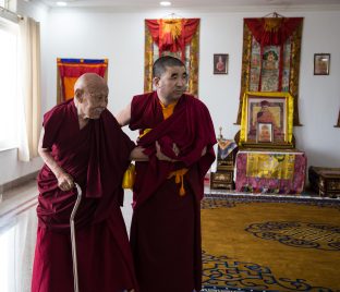 On day four of the 2019 Kagyu Monlam, Thaye Dorje, His Holiness the 17th Gyalwa Karmapa, visited the private residence of His Eminence Luding Khenchen Rinpoche (Photo/Norbu Zangpo)