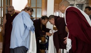 On day four of the 2019 Kagyu Monlam, Thaye Dorje, His Holiness the 17th Gyalwa Karmapa, visited the private residence of His Eminence Luding Khenchen Rinpoche (Photo/Norbu Zangpo)