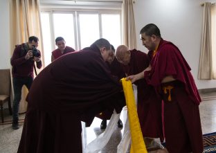 On day four of the 2019 Kagyu Monlam, Thaye Dorje, His Holiness the 17th Gyalwa Karmapa, visited the private residence of His Eminence Luding Khenchen Rinpoche (Photo/Norbu Zangpo)